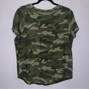 Old Navy everywear women’s size large short sleeve Camo T-shirt
